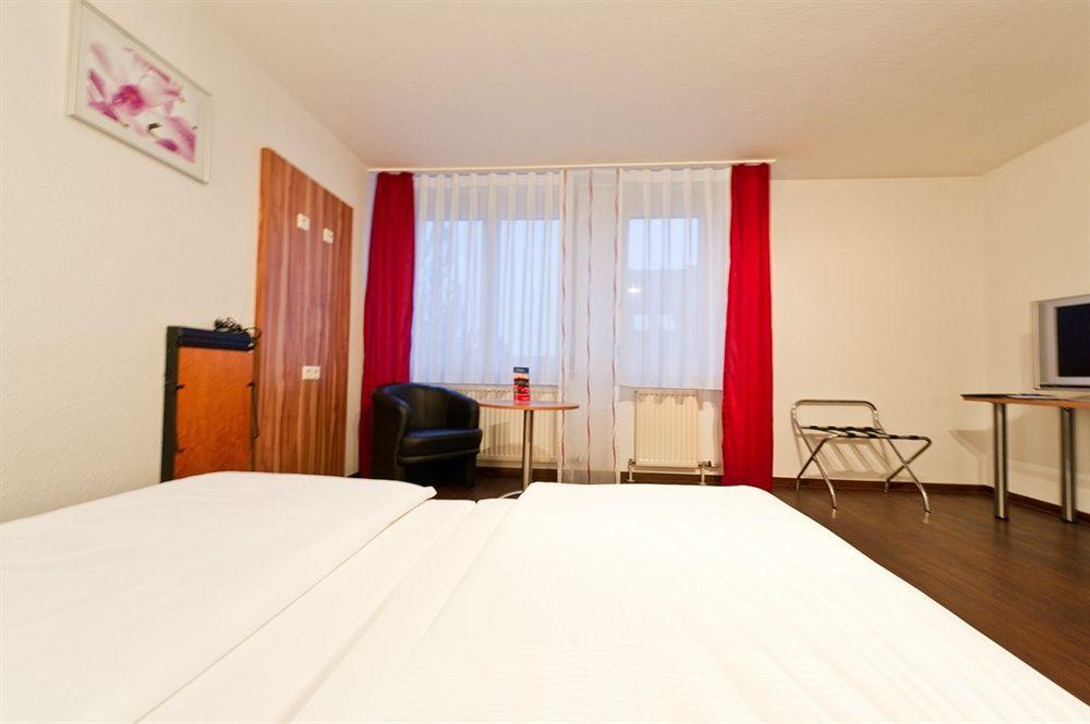 Hotel Domino Stuttgart Eksteriør billede