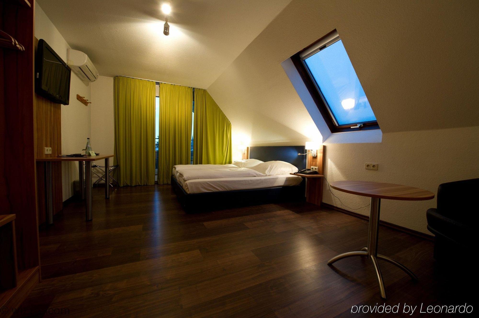 Hotel Domino Stuttgart Eksteriør billede