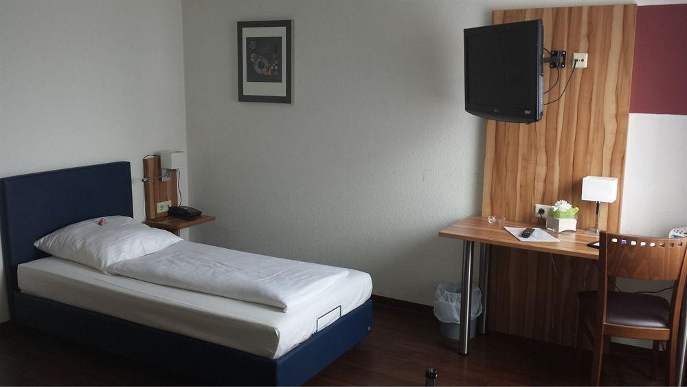 Hotel Domino Stuttgart Eksteriør billede