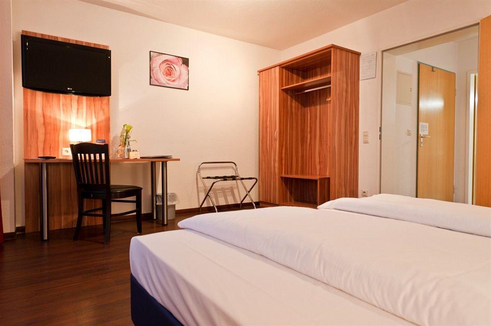 Hotel Domino Stuttgart Eksteriør billede