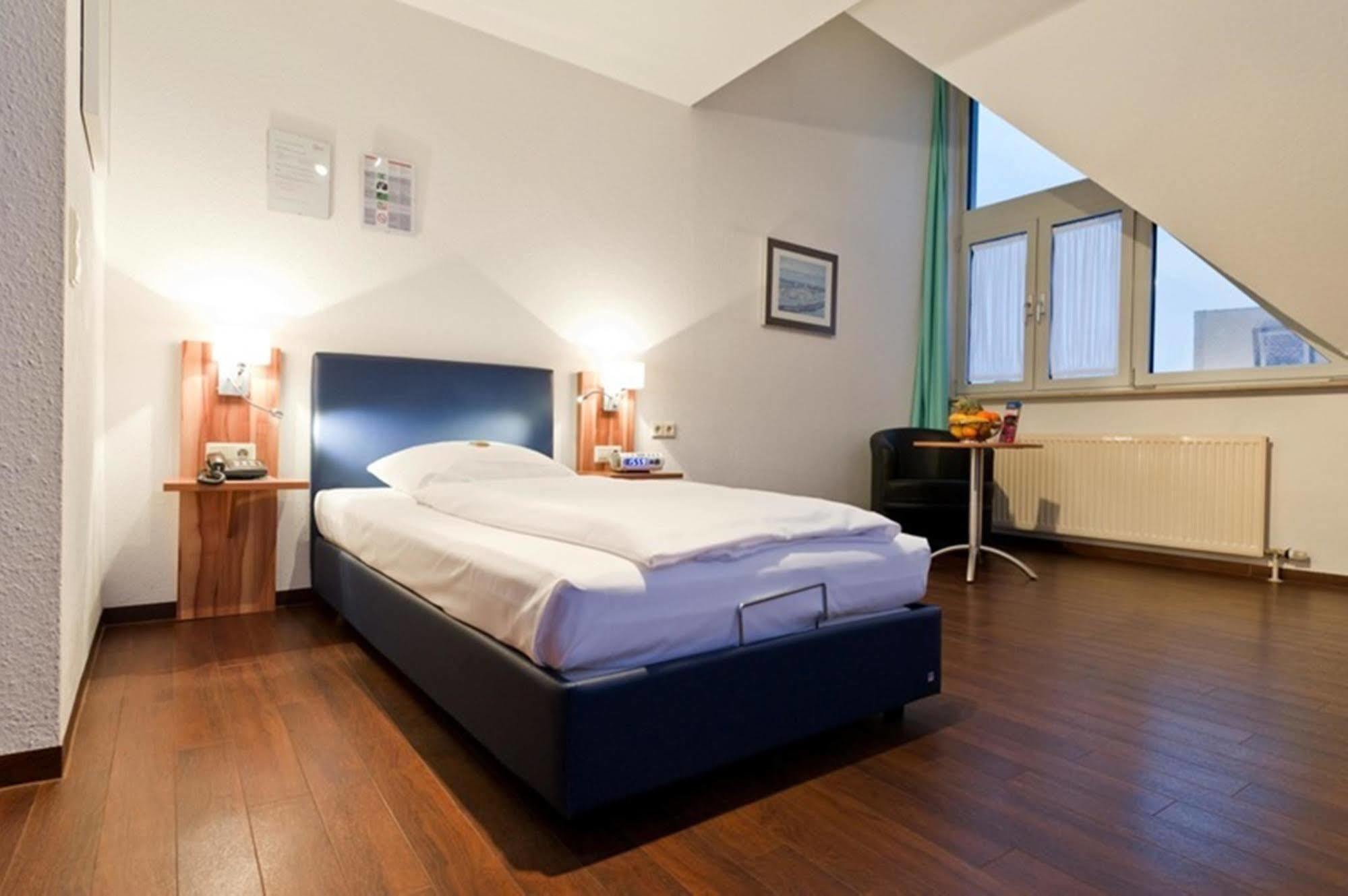 Hotel Domino Stuttgart Eksteriør billede