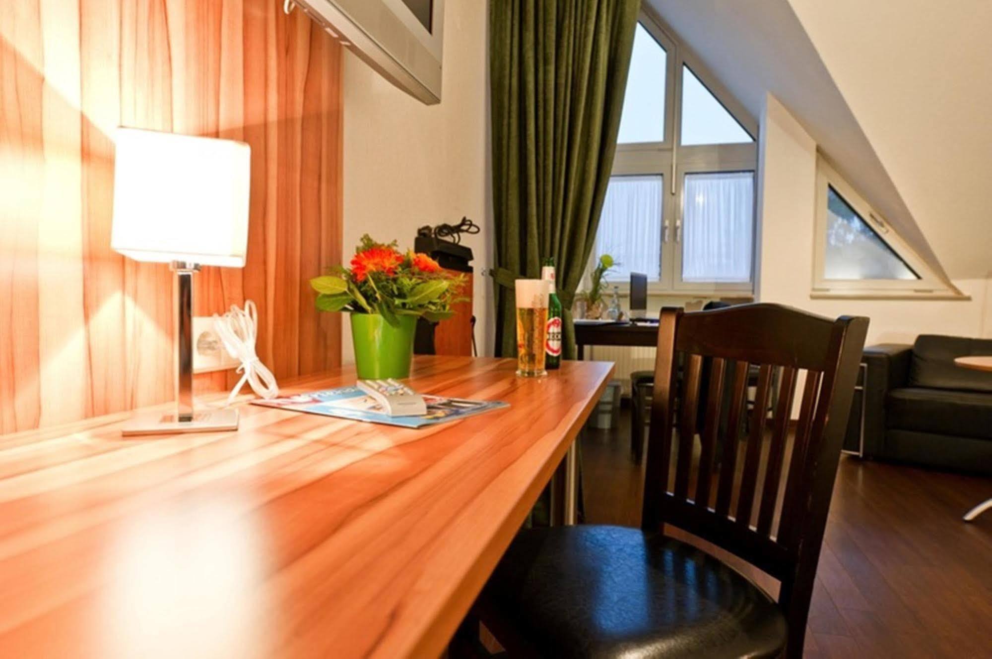 Hotel Domino Stuttgart Eksteriør billede