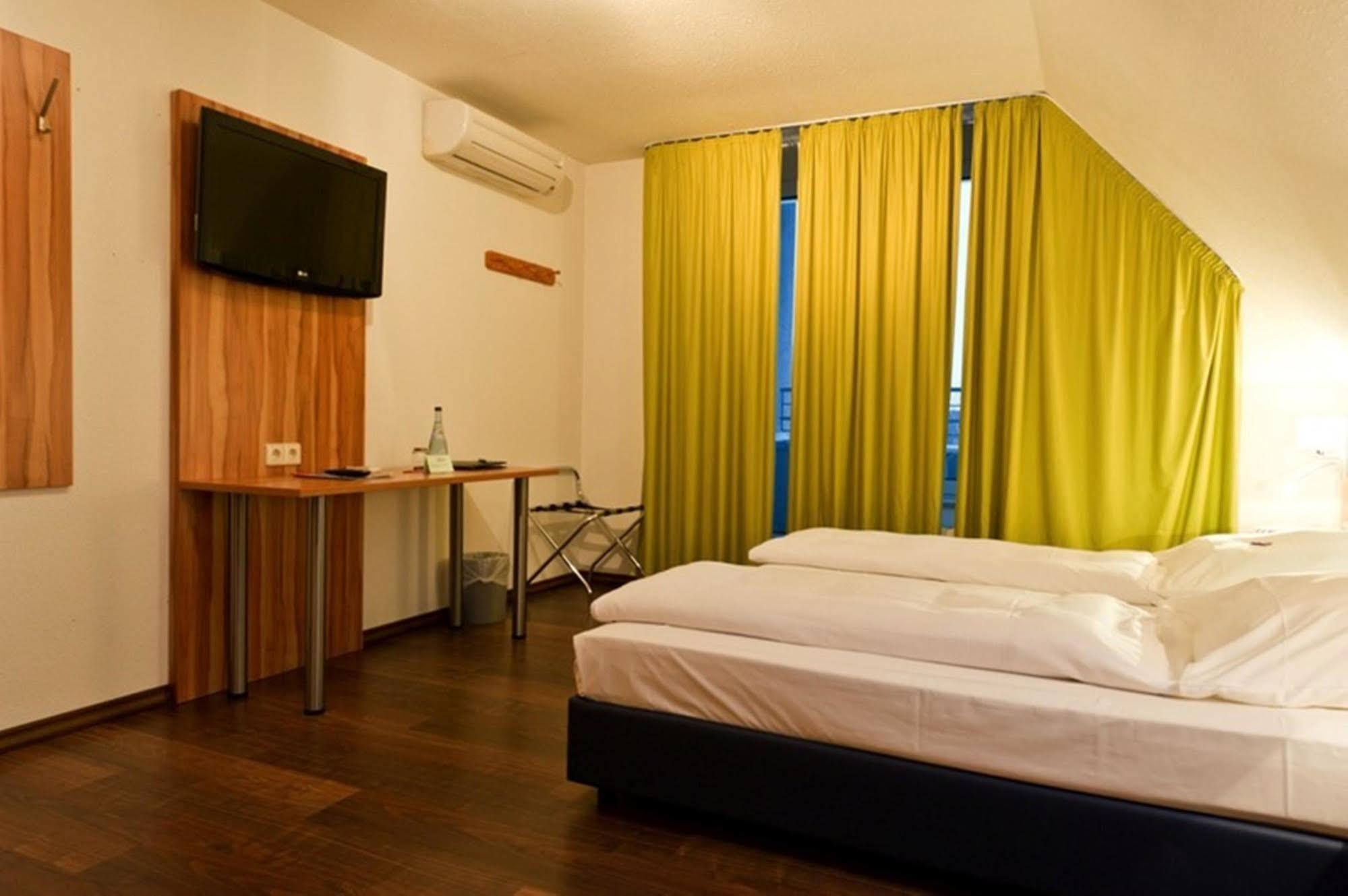 Hotel Domino Stuttgart Eksteriør billede