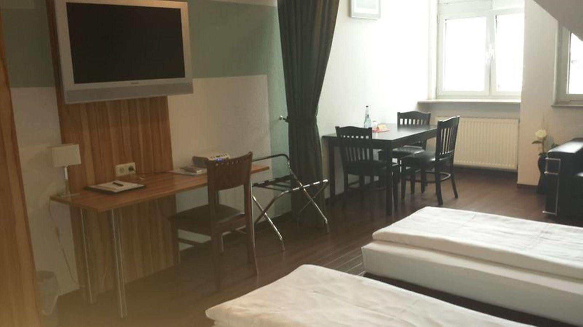 Hotel Domino Stuttgart Eksteriør billede
